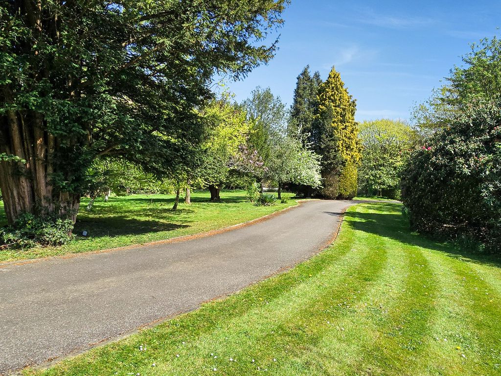 Additional image 26 of 6 bed detached house for saleTupwood Lane, Caterham CR3