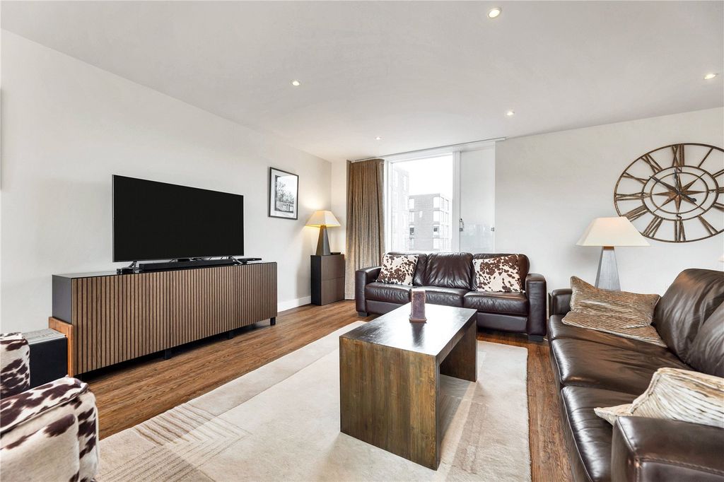 Additional image 2 of 5 bed town house for saleAberdeen Square, Cambridge, Cambridgeshire CB2