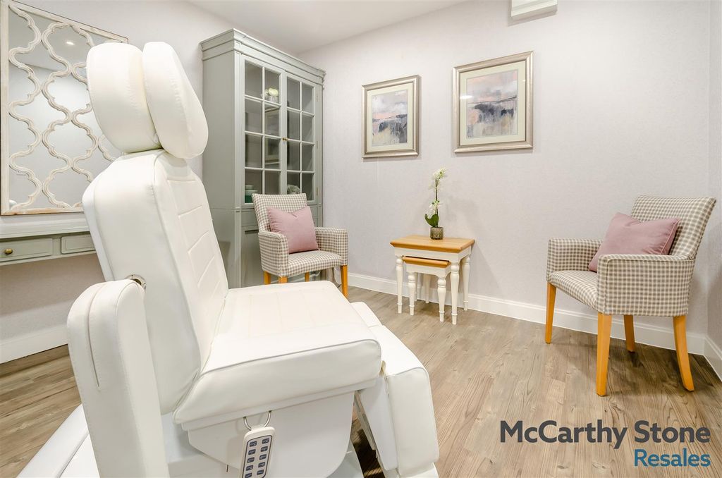 Additional image 19 of 1 bed flat for saleTrinity Road, Chipping Norton, Oxfordshire OX7