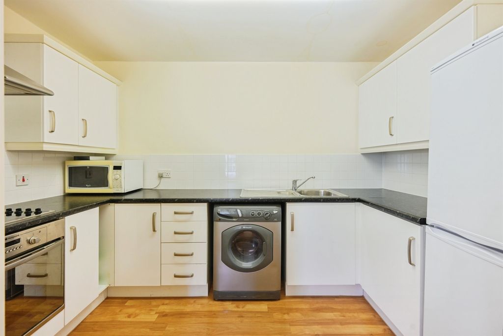 Additional image 8 of 2 bed flat for saleDeykin Road, Lichfield WS13