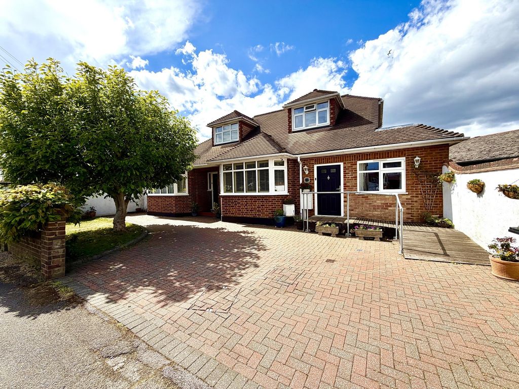 5 bed detached bungalow for saleRhodrons Avenue, Chessington, Surrey. KT9