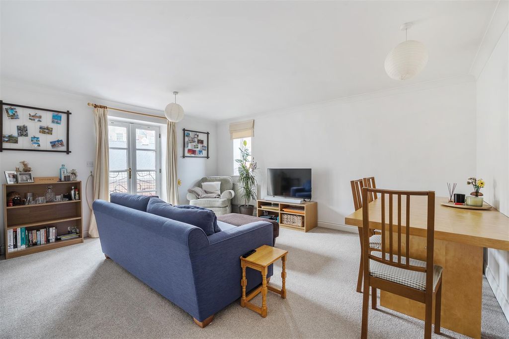 Additional image 2 of 3 bed flat for saleChapel Mews, Chippenham SN15