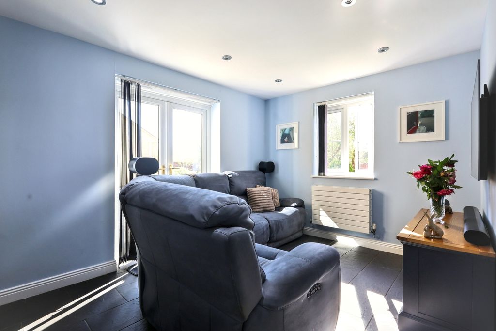 Additional image 10 of 4 bed detached house for sale4 Hatwell Row, Carterton OX18