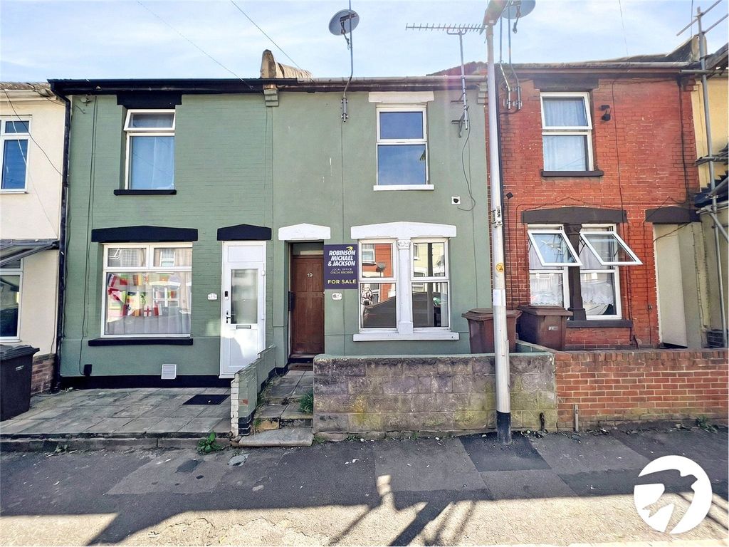 3 bed terraced house for saleEdinburgh Road, Chatham, Kent ME4