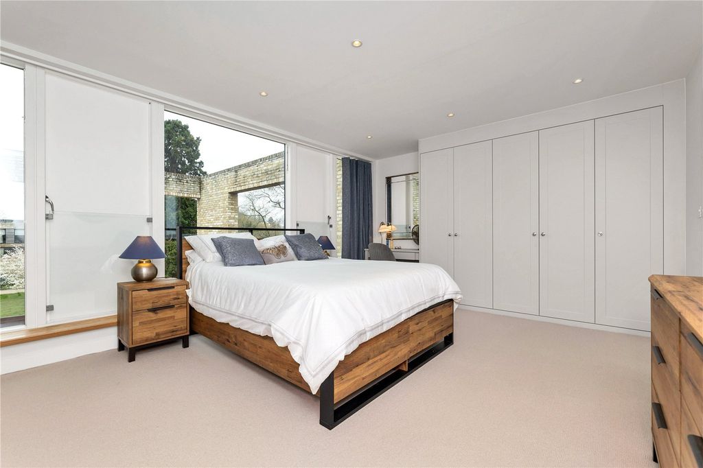 Additional image 11 of 5 bed town house for saleAberdeen Square, Cambridge, Cambridgeshire CB2