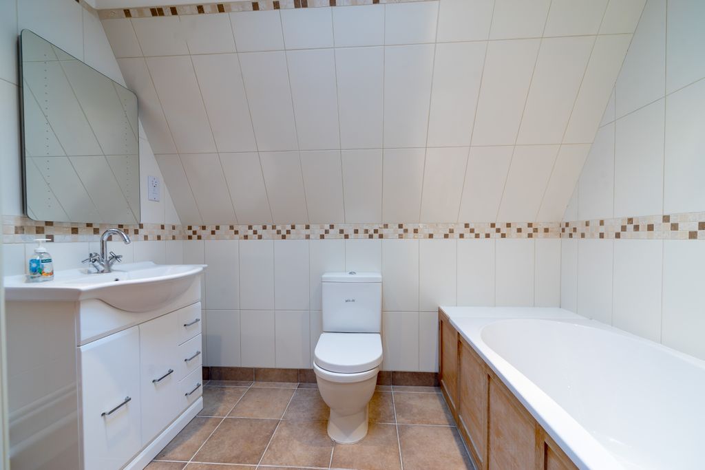 Additional image 10 of 2 bed flat for saleWindsor Street, Chertsey KT16