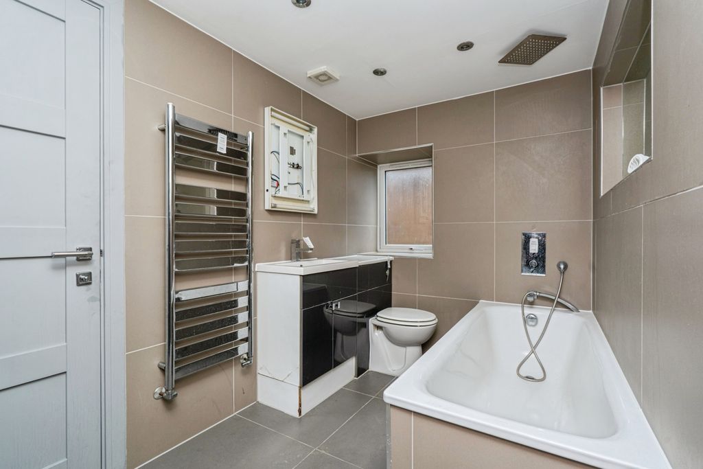Additional image 13 of 3 bed flat for saleLondon Street, Chertsey, Surrey KT16