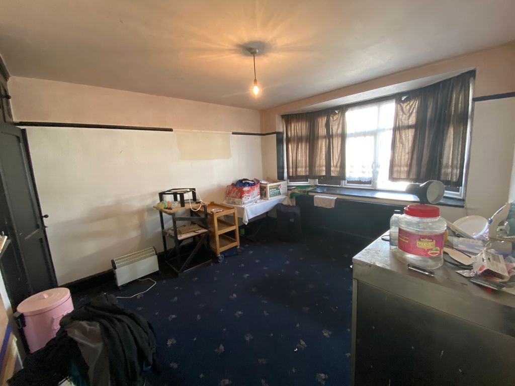 Additional image 5 of 3 bed flat for saleBargates, Christchurch BH23