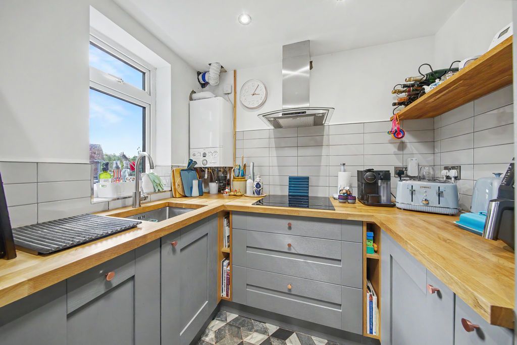 Additional image 3 of 2 bed flat for saleGlenthorne Close, Brampton, Chesterfield S40