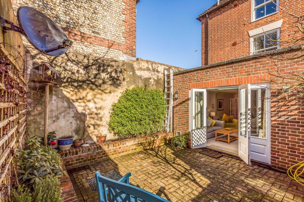 Additional image 13 of 4 bed semi-detached house for saleSt. Johns Street, Chichester PO19