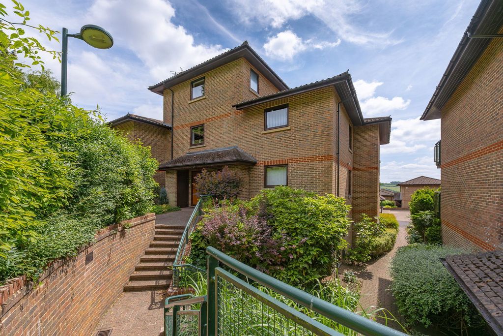 Additional image 2 of 5 bed flat for saleSt. Mary's Mount, Caterham CR3