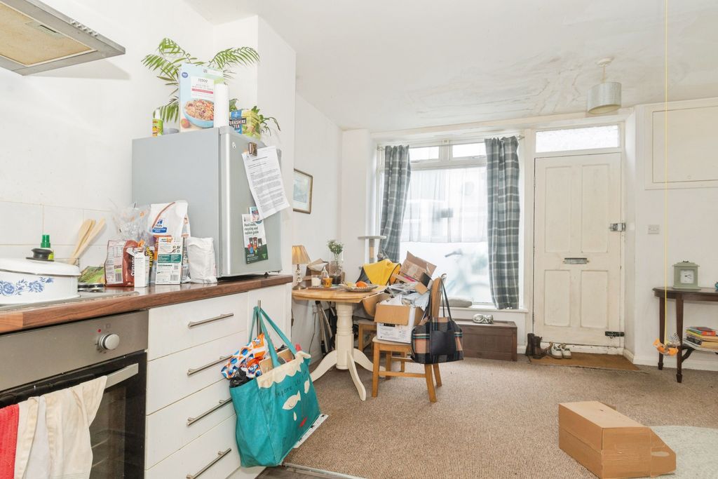 Additional image 14 of 2 bed flat for saleCommercial Street, Gunnislake PL18