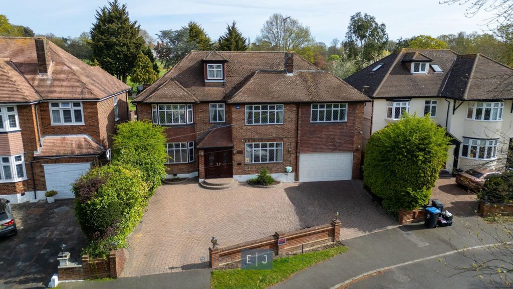 5 bed detached house for saleLee Grove, Chigwell IG7
