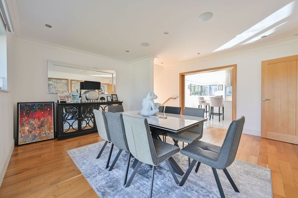 Additional image 7 of 5 bed detached house for saleThe Harlequins, Sandy Lane, Bushey WD23