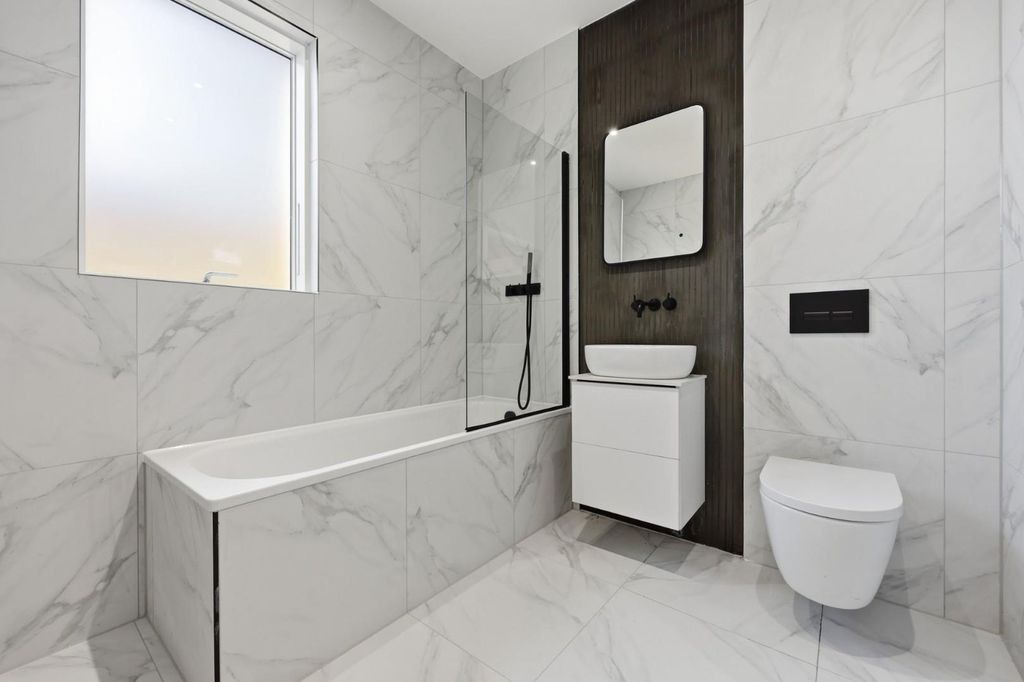 Additional image 11 of 2 bed flat for saleHigh Road, Chigwell IG7