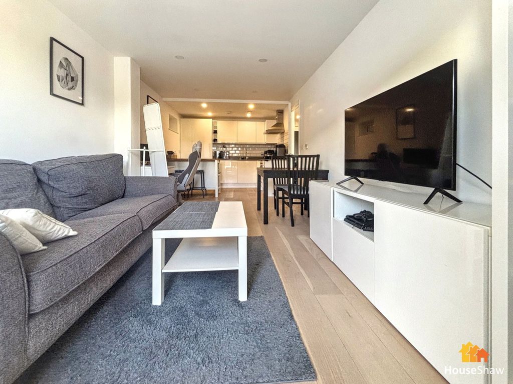 1 bed flat for saleLindo Close, Chesham HP5 photo 3