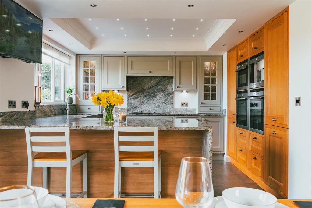 Additional image 4 of 5 bed property for saleOld Pheasant Court, Chesterfield S40