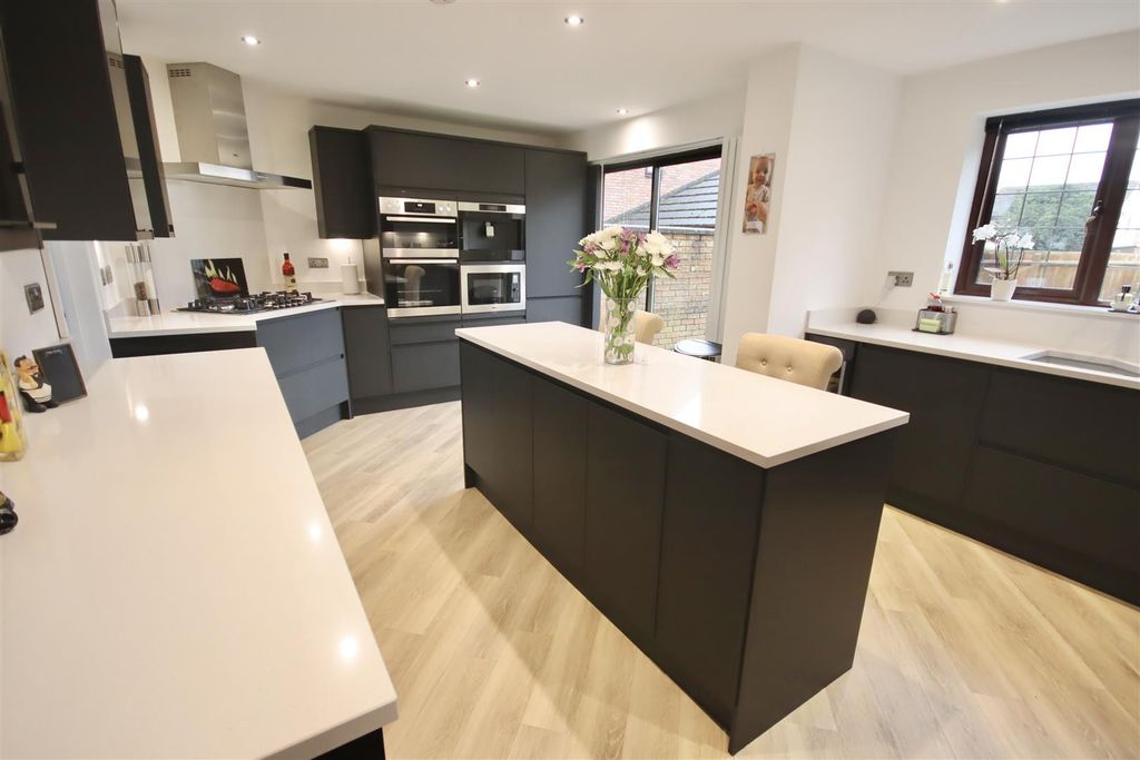 Additional image 2 of 4 bed detached house for saleExeter Close, Chippenham SN14