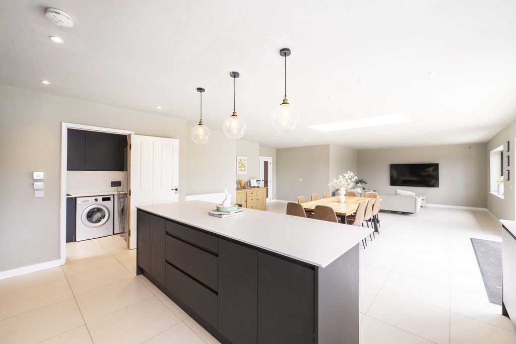 Additional image 10 of 4 bed detached house for saleChestnut Avenue, Chesham HP5