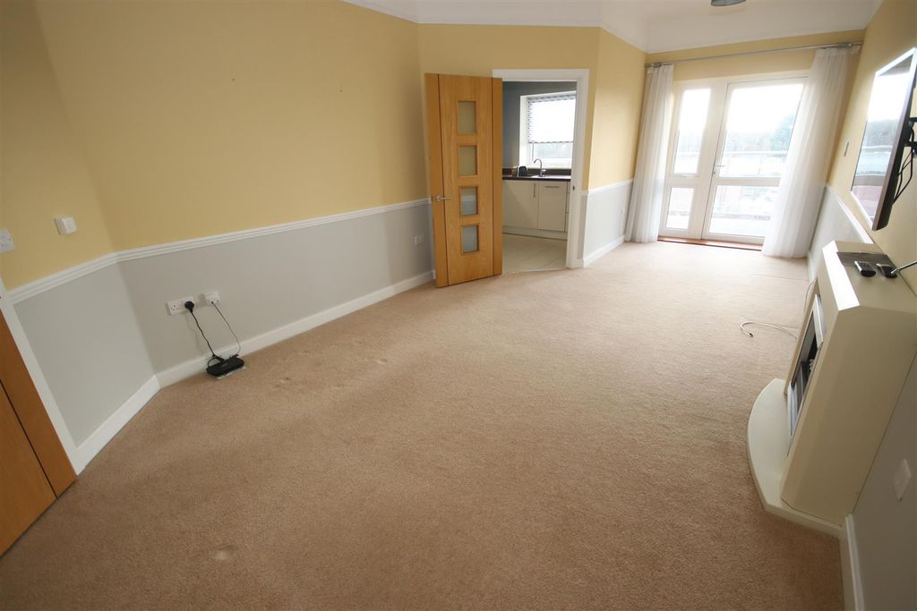 Additional image 4 of 2 bed flat for saleWestmead Lane, Chippenham SN15