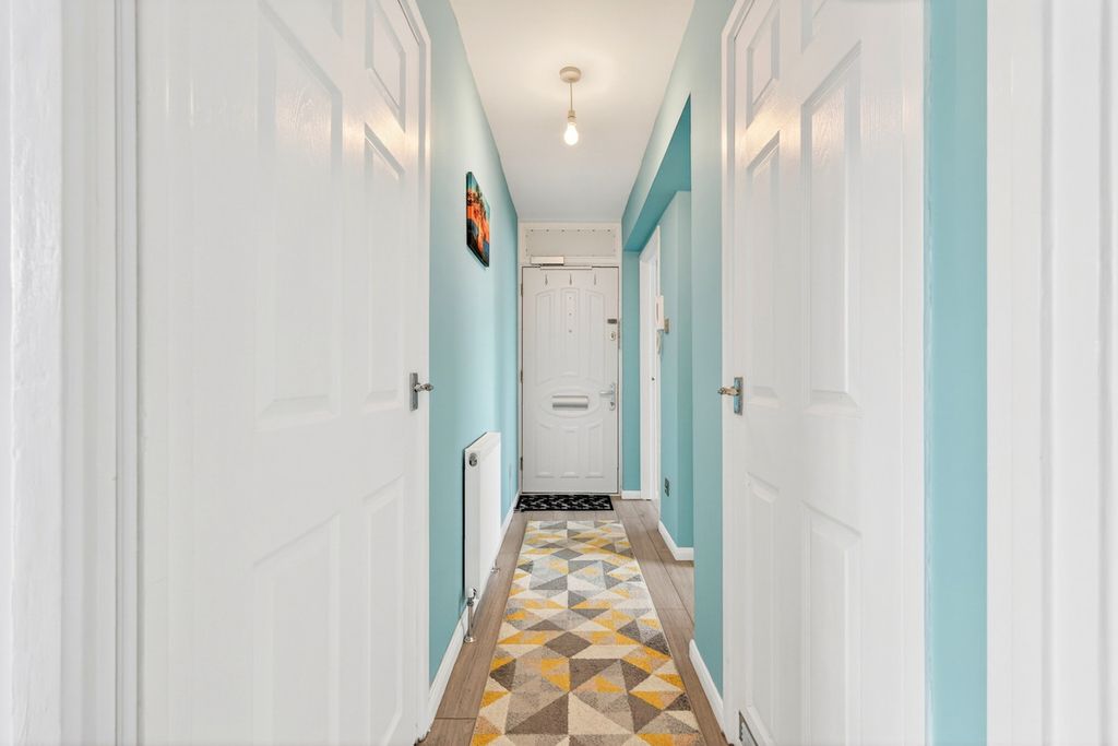 Additional image 17 of 2 bed flat for saleHigh Street, Hadleigh SS7
