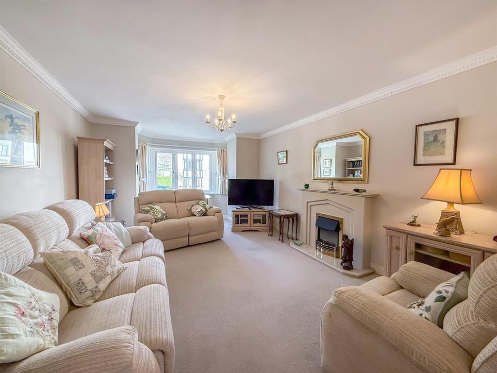 Additional image 3 of 2 bed flat for salePark Road, Buxton SK17