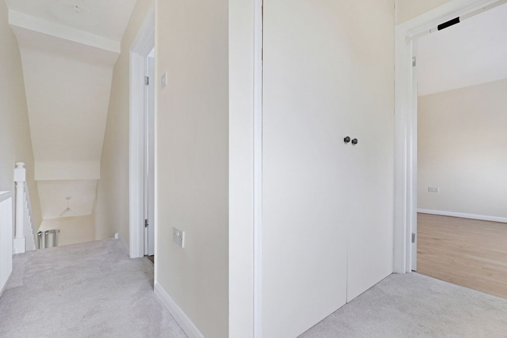 Additional image 19 of 3 bed detached house for saleRoebuck Lane, Buckhurst Hill IG9