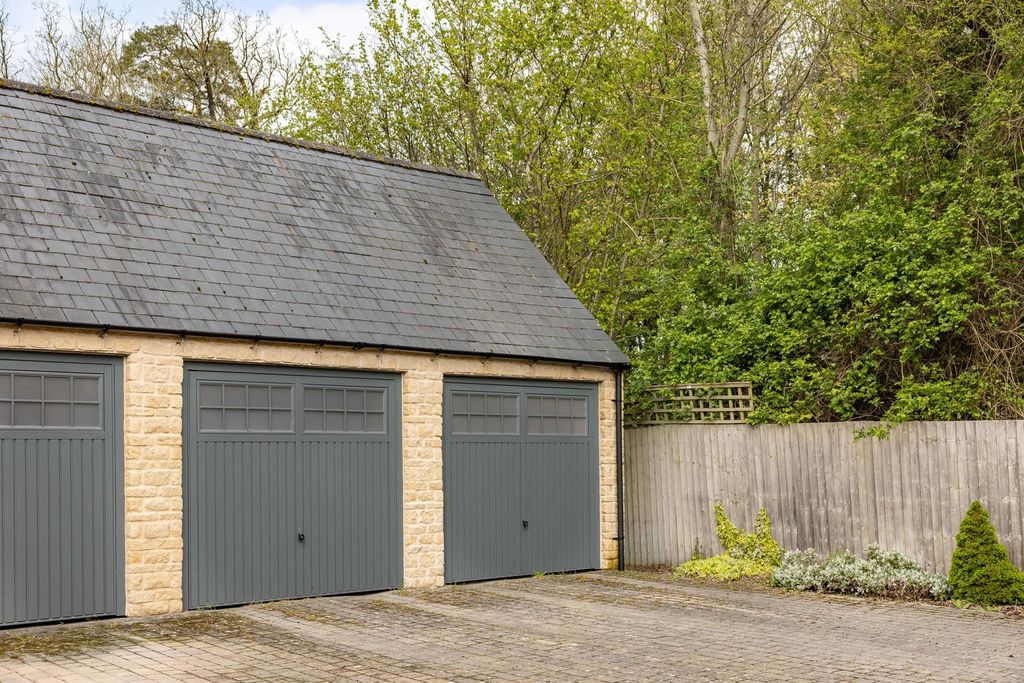 Additional image 33 of 5 bed detached house for saleBeecham Close, Cirencester, Gloucestershire GL7