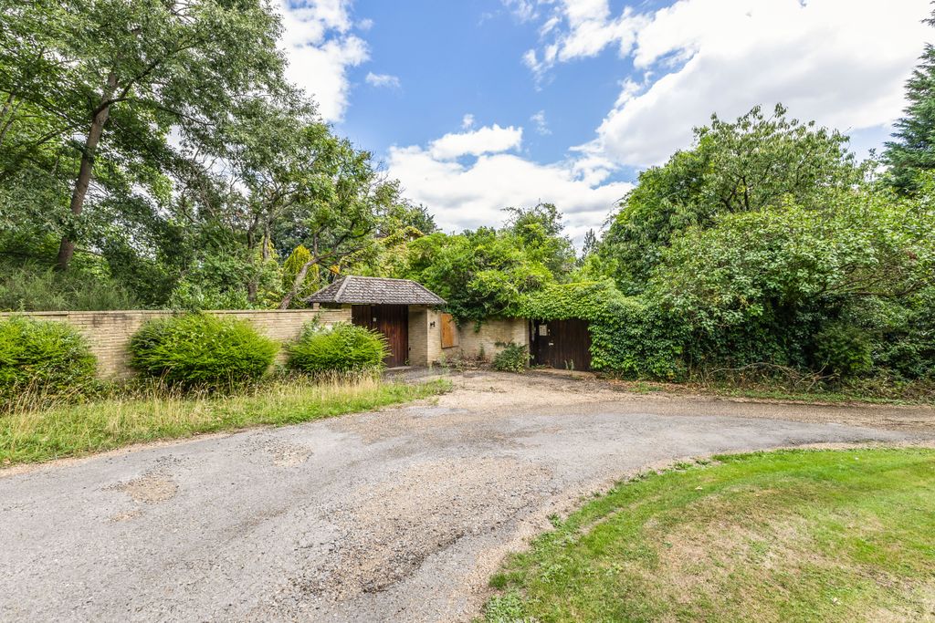 Additional image 6 of 7 bed detached house for saleRuxbury Road, Chertsey KT16