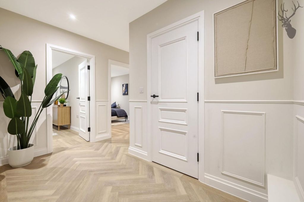 Additional image 3 of 2 bed flat for saleHigh Road, Chigwell IG7