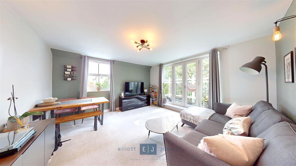 Additional image 3 of 2 bed flat for saleStag Lane, Buckhurst Hill IG9