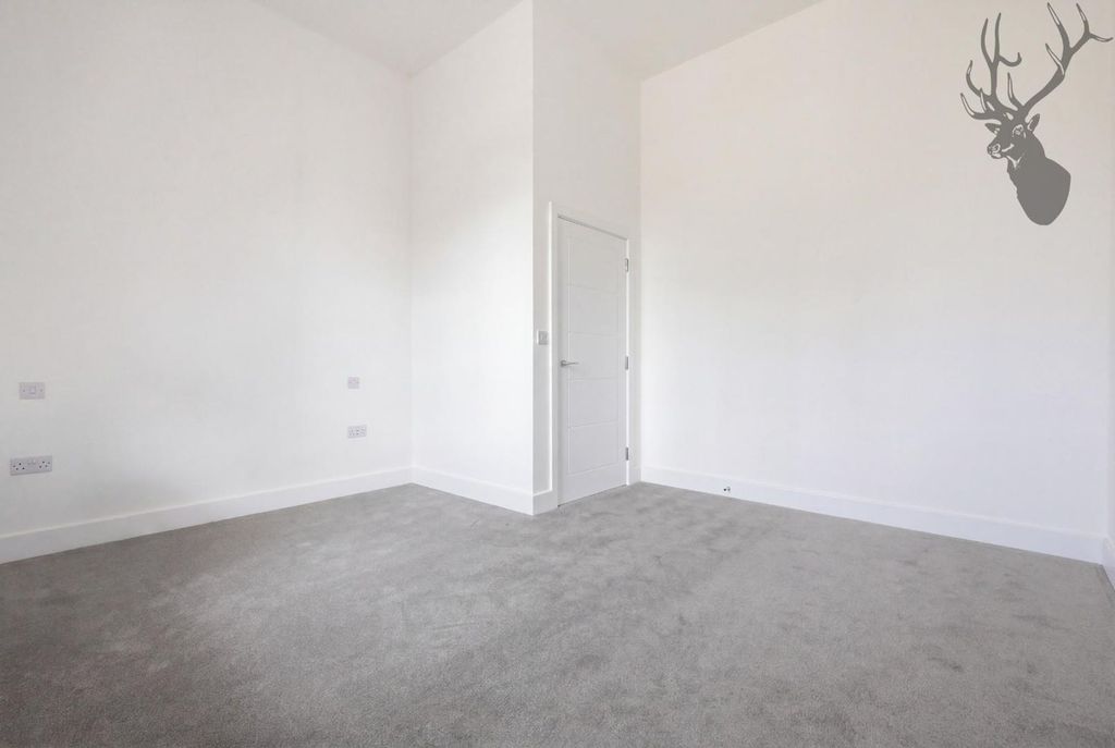 Additional image 13 of 2 bed flat for saleThe Oaks, Chigwell IG7