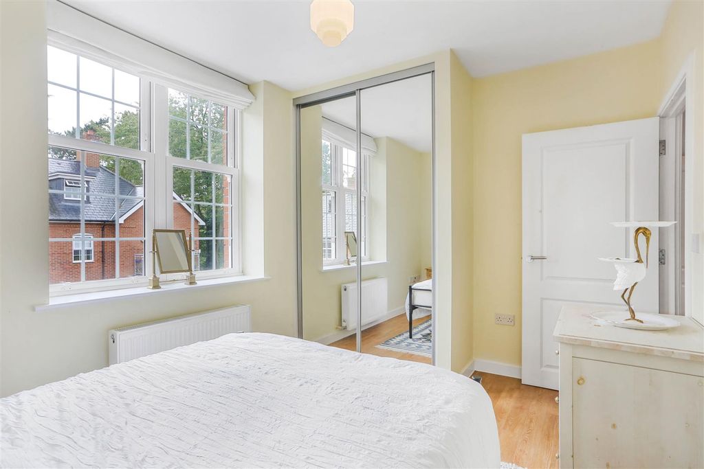 Additional image 10 of 2 bed flat for saleDamson Way, Carshalton Beeches SM5