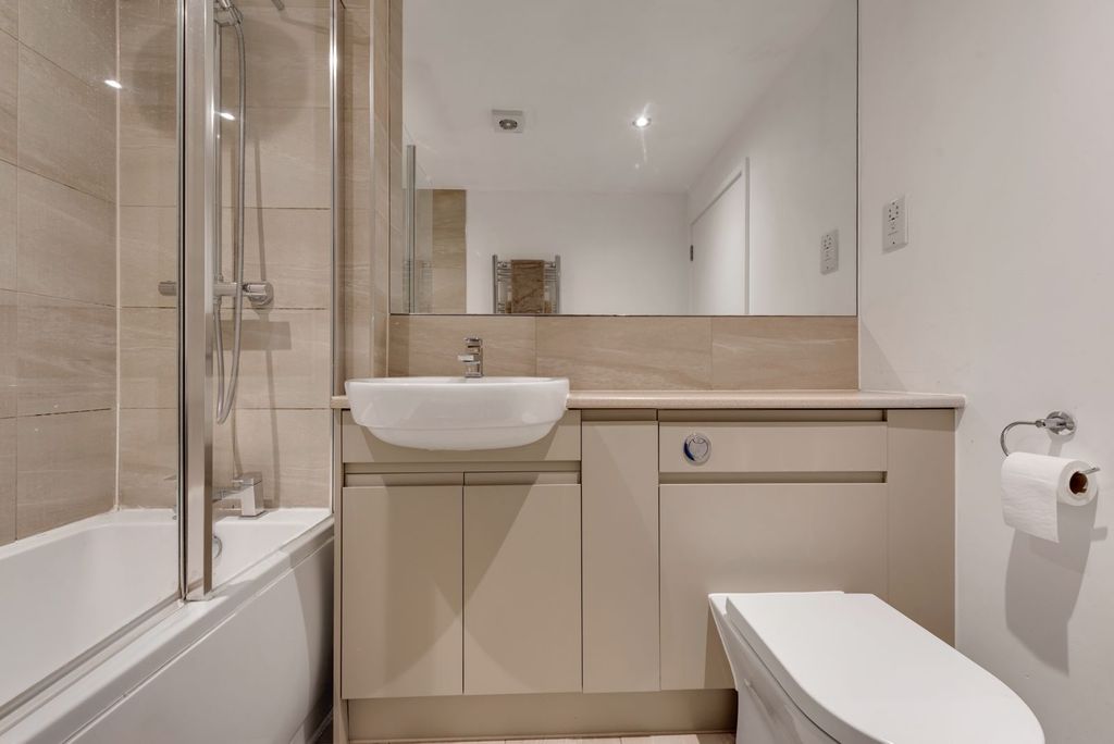 Additional image 9 of 2 bed flat for saleHanworth Lane, Chertsey KT16