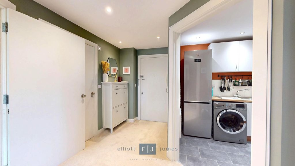 Additional image 4 of 2 bed flat for saleStag Lane, Buckhurst Hill IG9