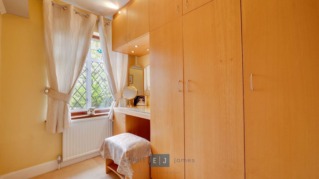 Additional image 27 of 5 bed detached house for saleLee Grove, Chigwell IG7