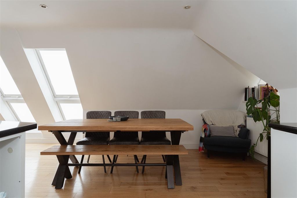 Additional image 5 of 2 bed flat for saleCoulsdon Road, Caterham CR3
