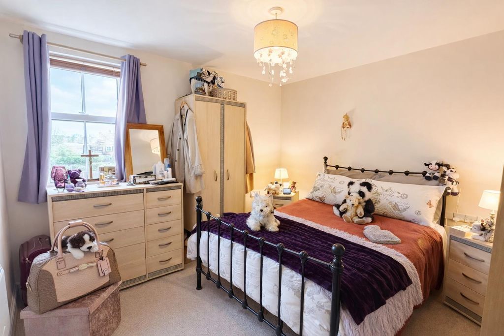 2 bed flat for saleZander Road, Calne SN11 photo 5