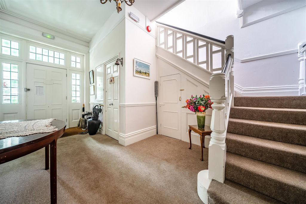 Additional image 3 of 3 bed flat for saleChurch Hill, Camberley GU15