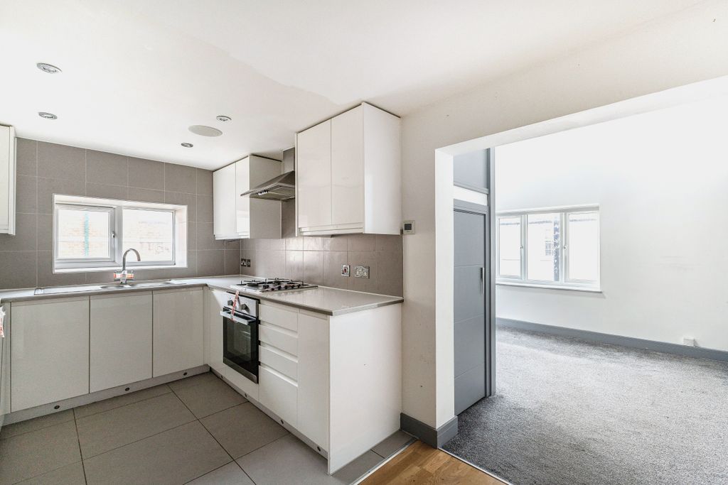 Additional image 11 of 3 bed flat for saleLondon Street, Chertsey KT16
