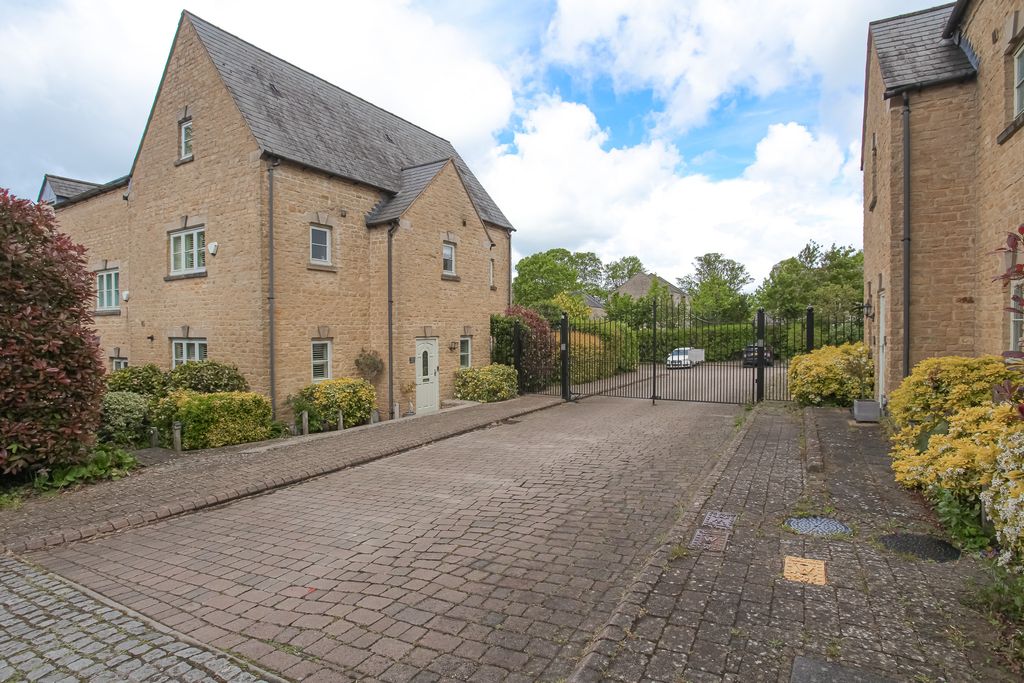 Additional image 2 of 2 bed flat for saleWestcote Place, Chipping Norton OX7