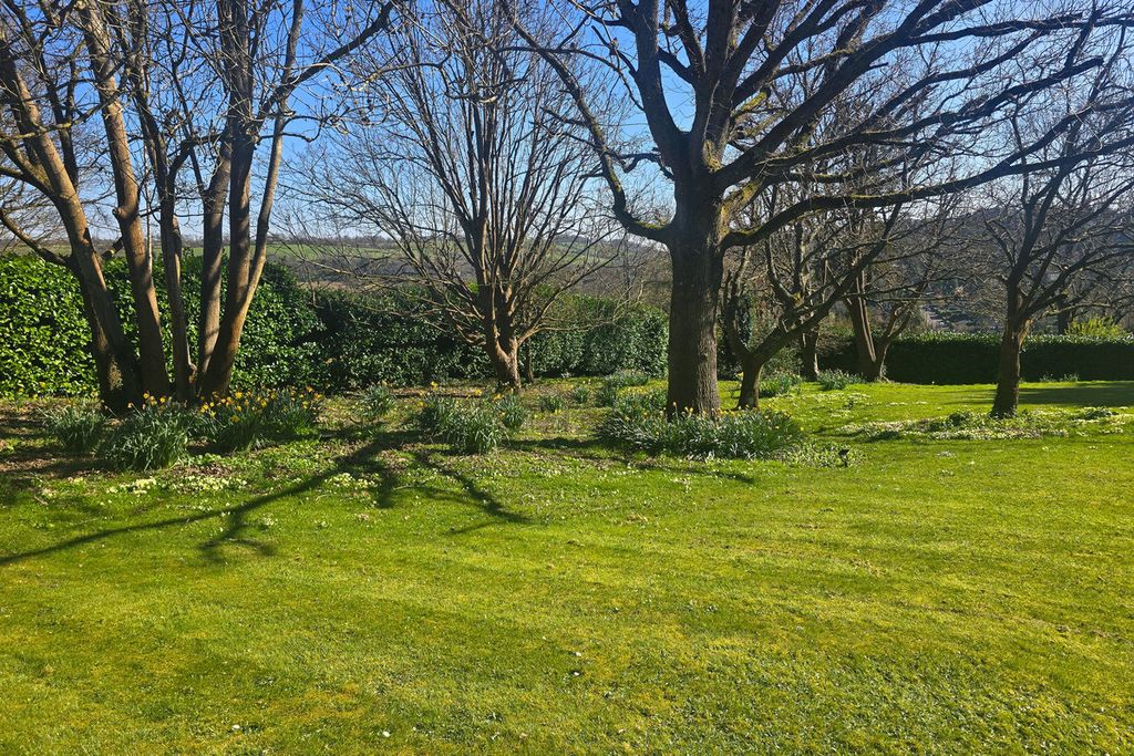 Additional image 16 of 2 bed flat for saleSt. Mary's Mount, Caterham CR3