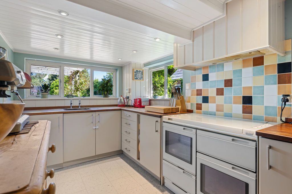 Additional image 12 of 4 bed semi-detached house for saleWhyke Road, Chichester PO19