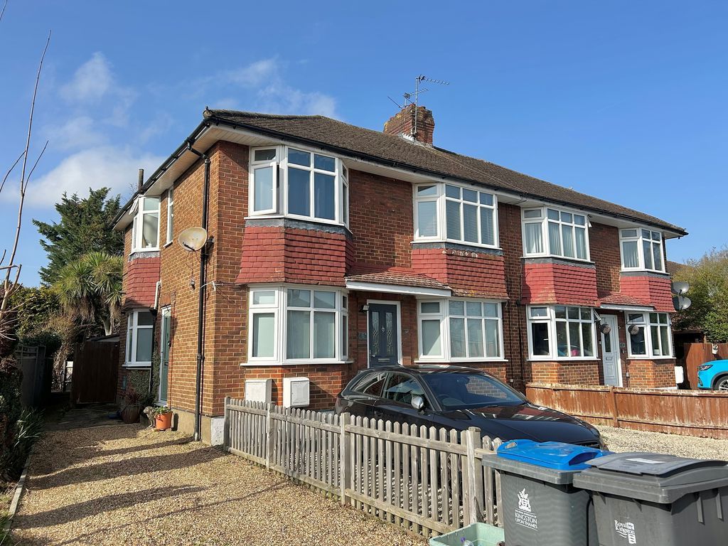 2 bed maisonette for saleCheshire Gardens, Chessington KT9