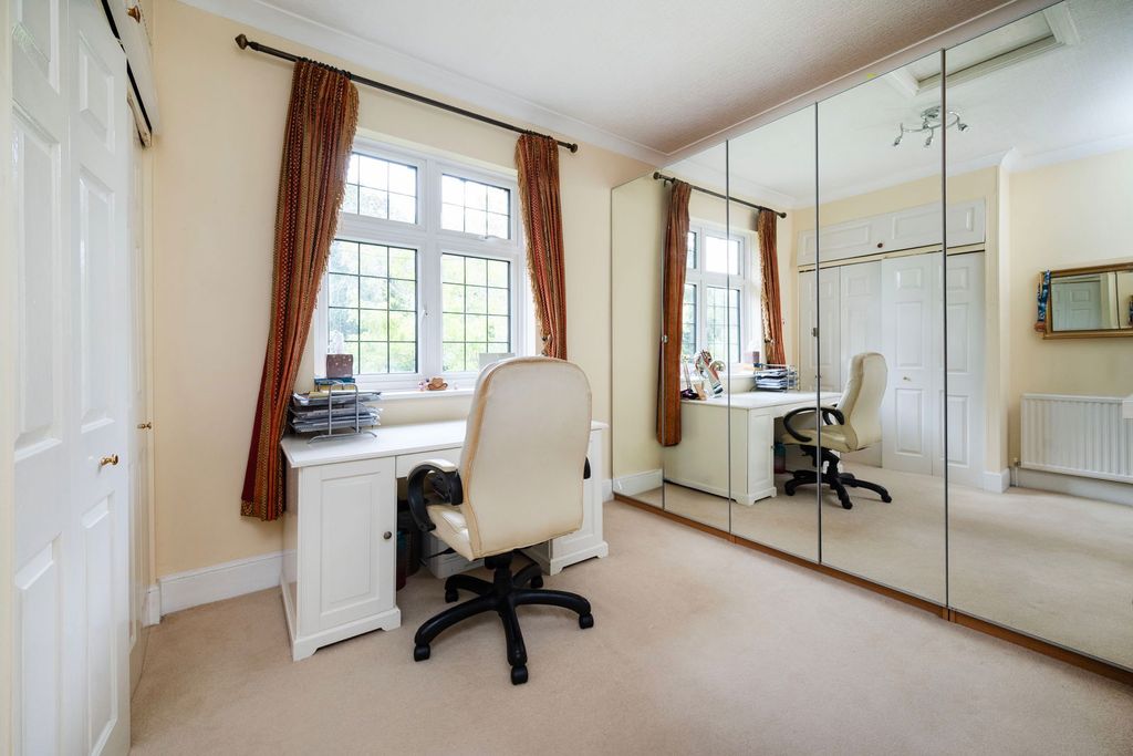 Additional image 12 of 5 bed detached house for saleHeathfield Road, Bushey WD23