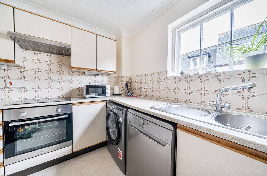 Additional image 5 of 3 bed flat for saleChapel Street, Chichester PO19