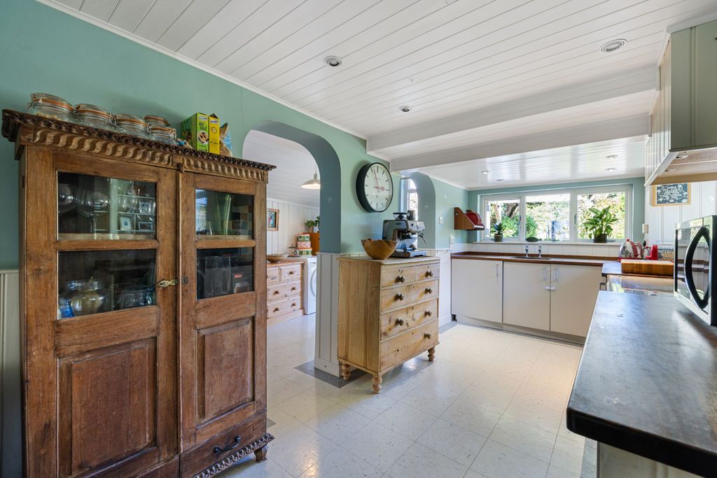 Additional image 11 of 4 bed semi-detached house for saleWhyke Road, Chichester PO19
