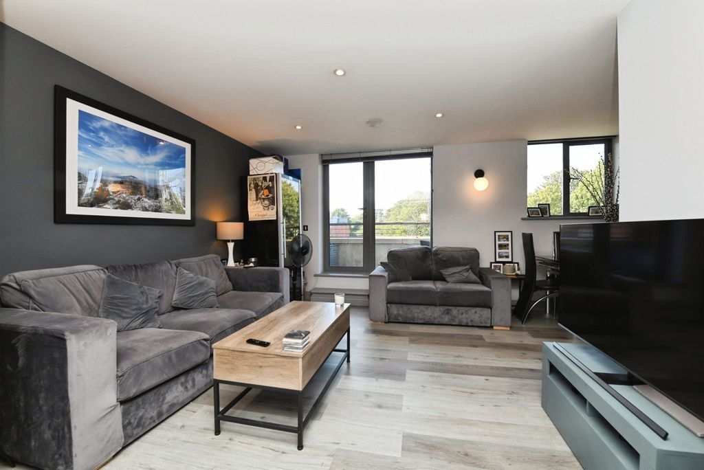 Additional image 3 of 2 bed flat for saleVictoria Court, New Street, Chelmsford, Essex CM1