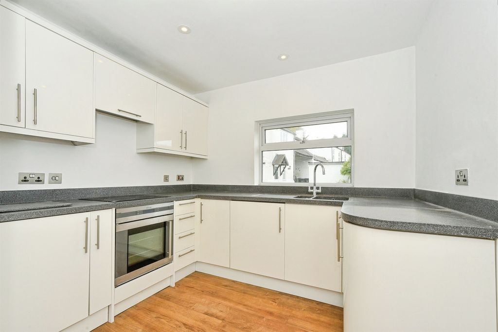 Additional image 9 of 2 bed flat for saleLondon Road, Marlborough SN8