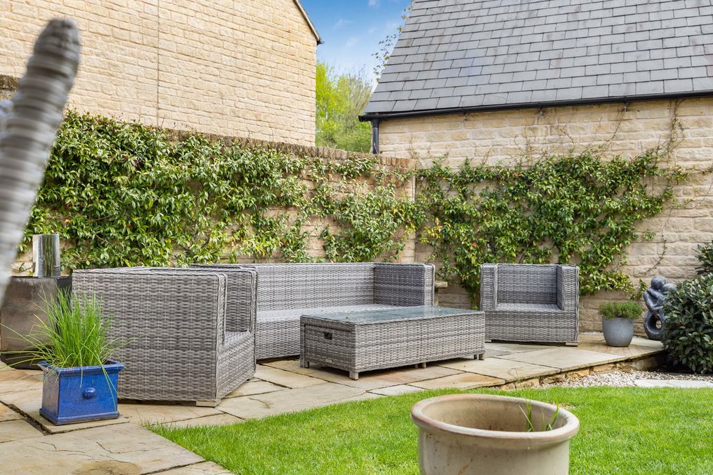 Additional image 30 of 5 bed detached house for saleBeecham Close, Cirencester, Gloucestershire GL7